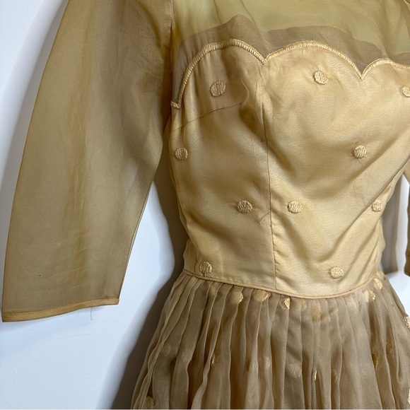 Vintage 1950’s Wedding Dress - Picture 6 of 10